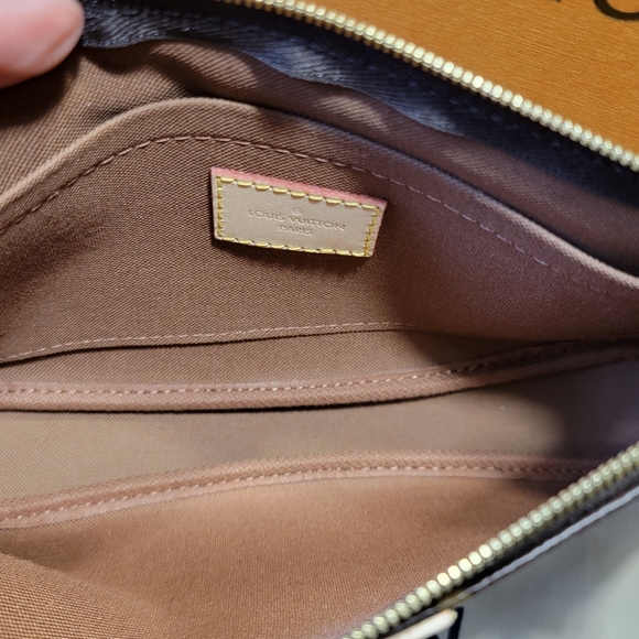 Louis Vuitton Pochette Accessoires - Picture 7 of 10